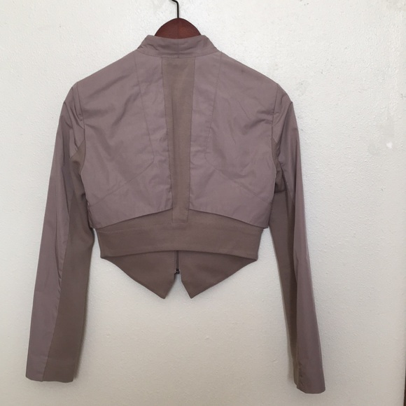 ‼️LAST CHANCE‼️ BCBG MAXAZRIA CROPPED BLAZER - Picture 7 of 7